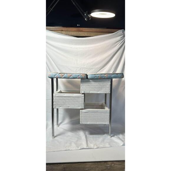 BADGER VINTAGE
1960'S WICKER
BASKET BABY DOLL
TOY CHANGING TABLE AGE 3+ - Picture 6 of 9